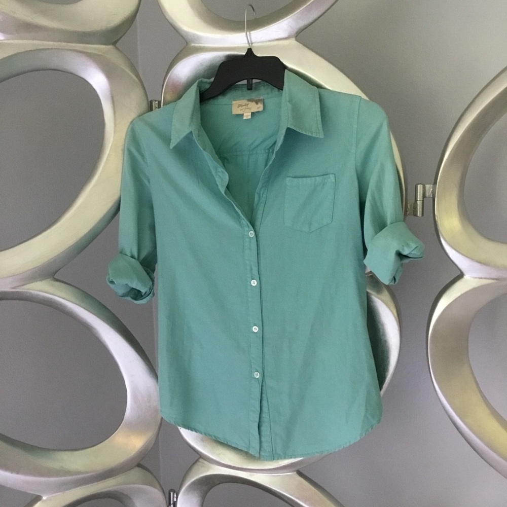 Elizabeth and James teal colored Women’s shirt. EUC